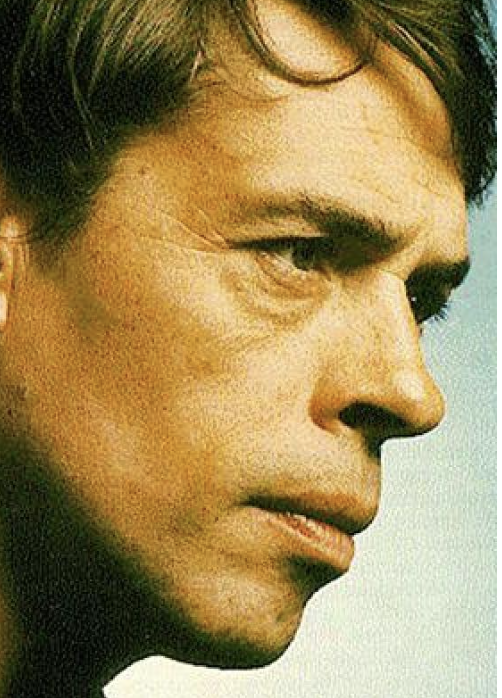 Portrait de Jacques Brel, le visage de profil.